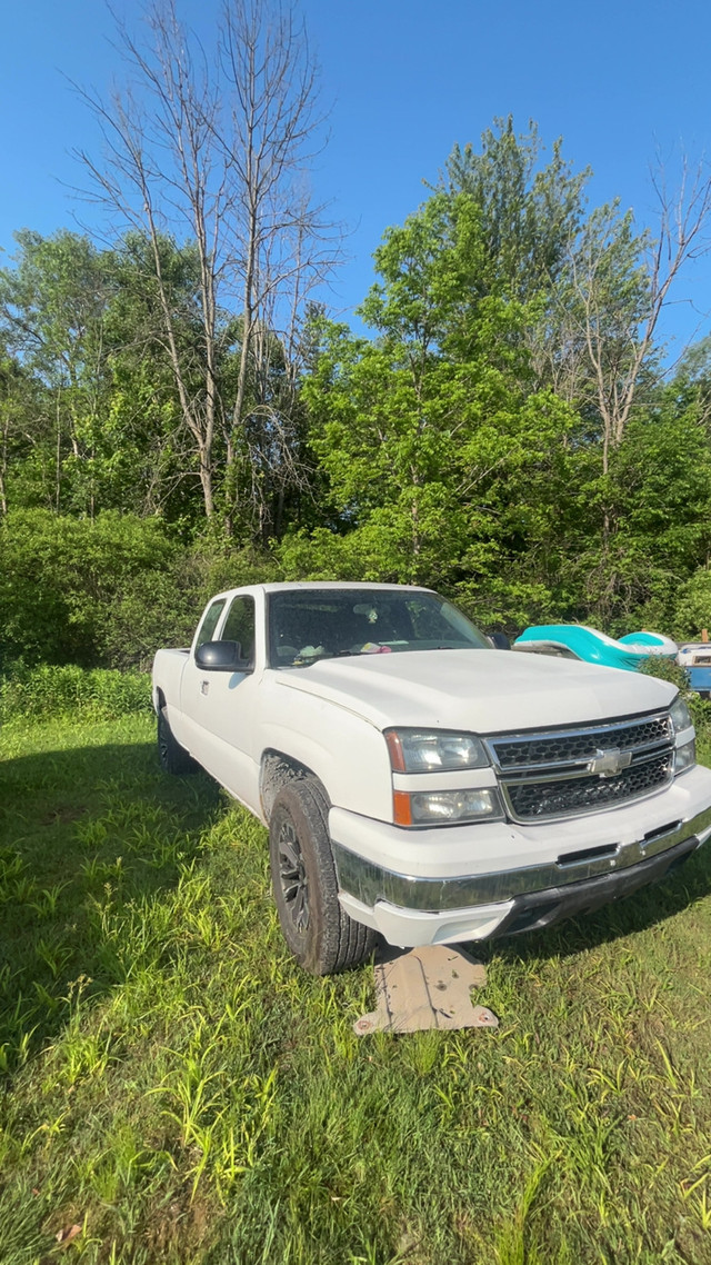 2004 Silverado 4x4 in Cars & Trucks in Norfolk County