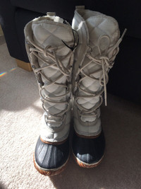 Sorel winter boots (new) - size 6