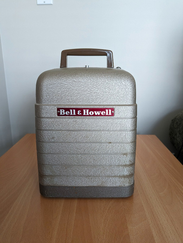Bell and Howell 8 mm projector in Cameras & Camcorders in Calgary - Image 2