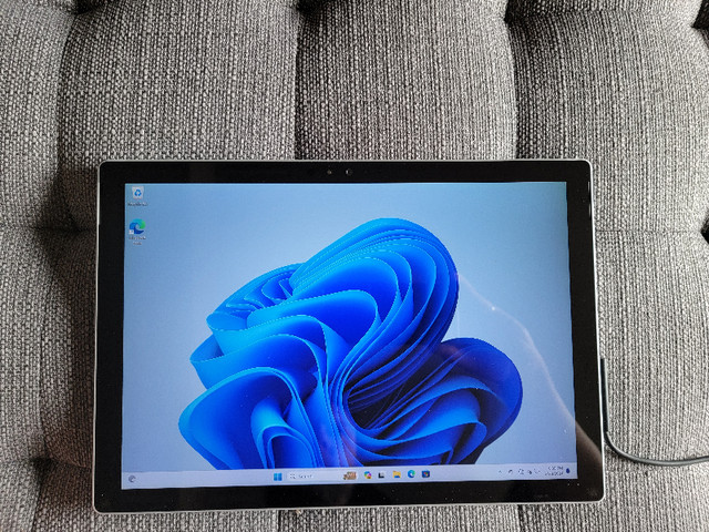 Microsoft Surface Pro 4 with Windows 11 Pro dans iPad et tablettes  à Thunder Bay - Image 3