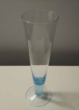 Glass Vase With Blue Tint - New in Home Décor & Accents in Burnaby/New Westminster - Image 2