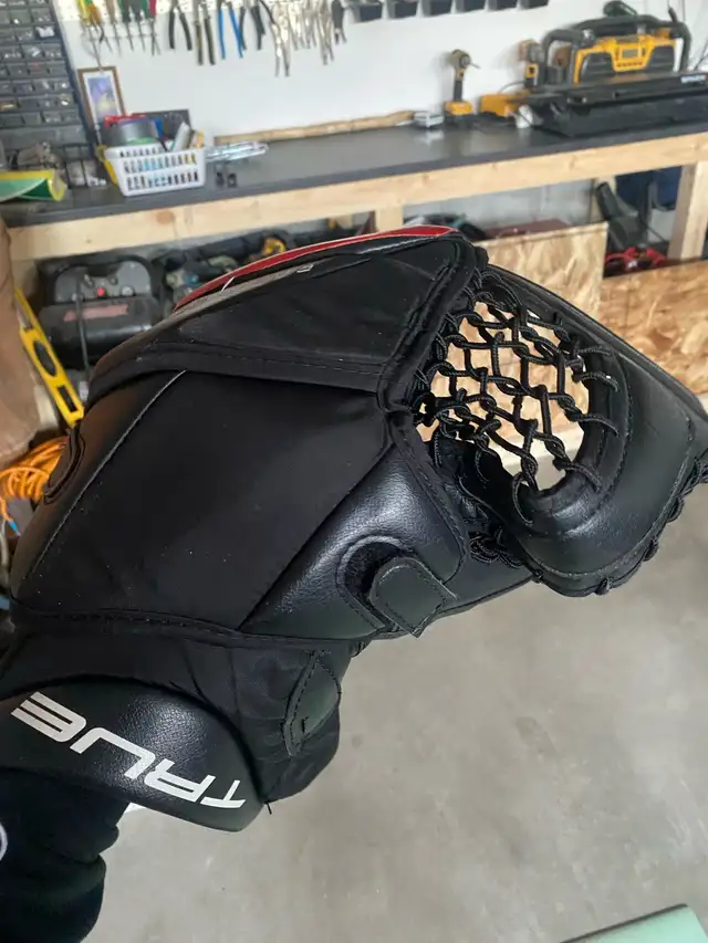 goalie blocker and catcher in Hockey in Lethbridge - Image 3