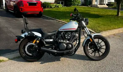 Superbe Yamaha Bolt édition R-Spec 2020. Bas kilométrage : 11 400 km Exhaust et filtre à air vance a...