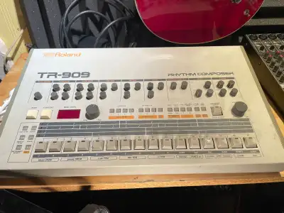 Roland TR 909 Firm pick up in Toronto only, View more