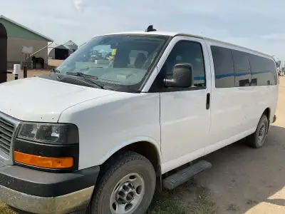 Rare find 2023, GMC Savana 15 passenger van very good condition windshield no cracks tires, 80% come...