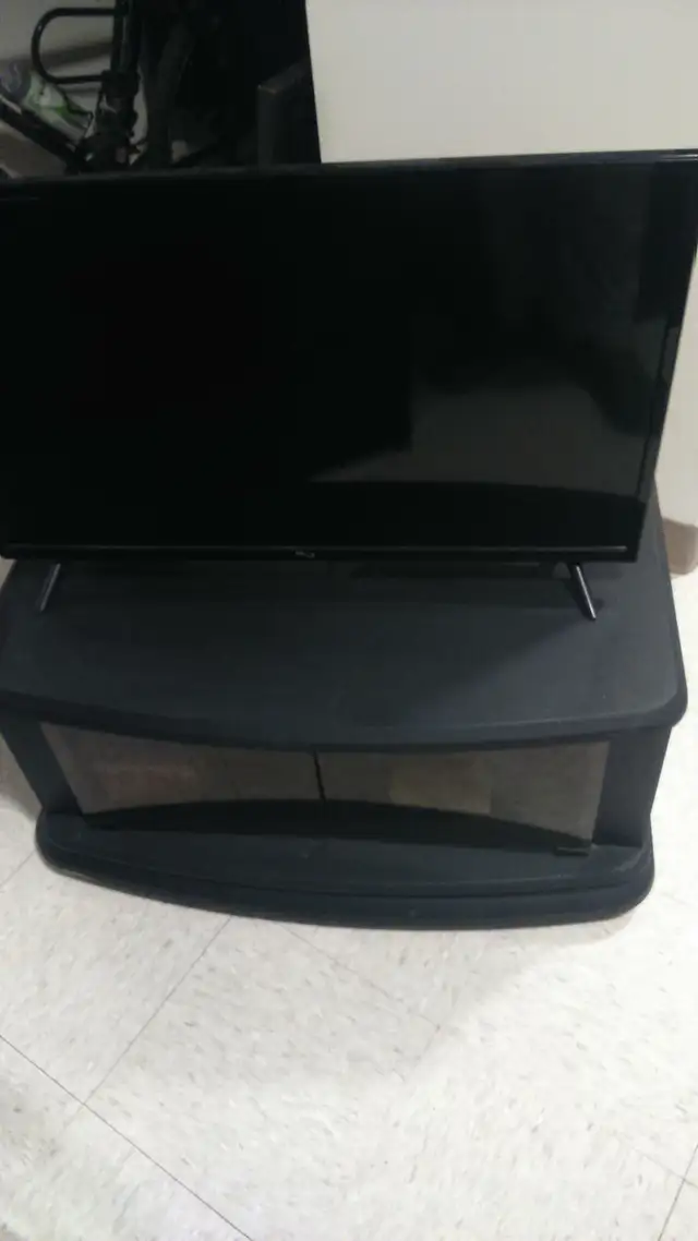 meuble pour télévision in TV Tables & Entertainment Units in City of Montréal - Image 2