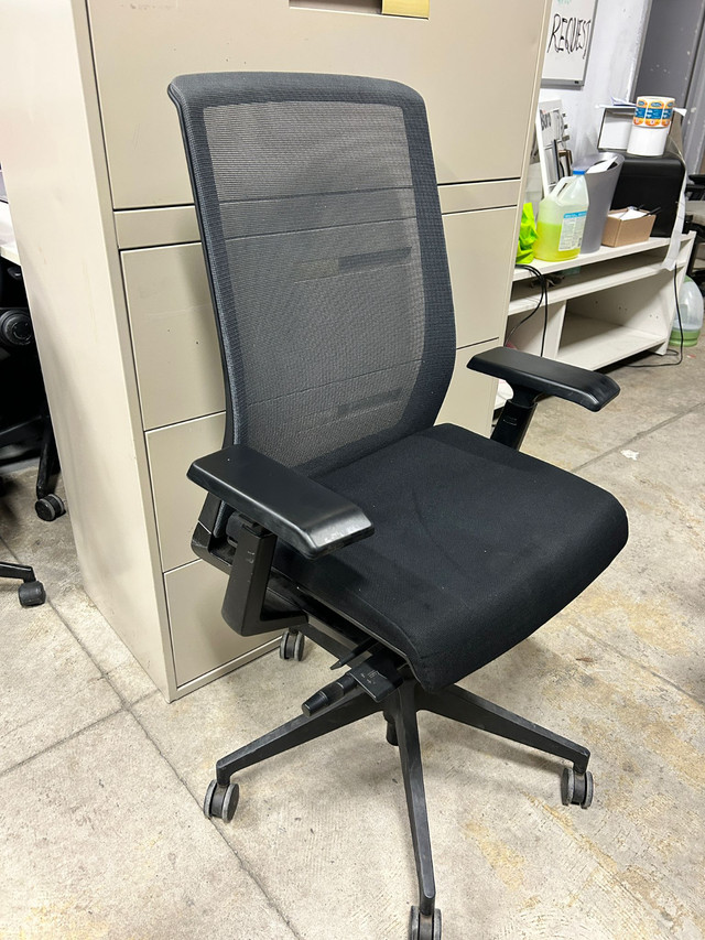 Haworth Very Task Chair! in Chairs & Recliners in Mississauga / Peel Region - Image 3