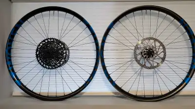 Woven carbon fiber wheelset hand built in Ottawa, Canada. 29" All Mountain / Enduro wheelset Nearly...