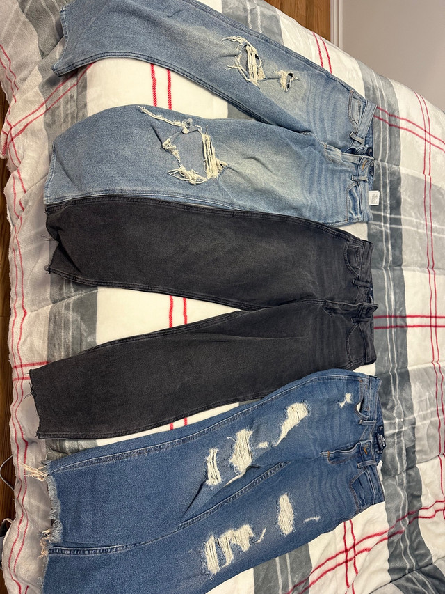 Ladies/Young Teen Girl Jeans in Women's - Bottoms in St. Albert
