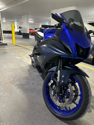 Selling my 2022 Yamaha R7 with 9,100 km. The bike has been well cared for, never ridden aggressively...
