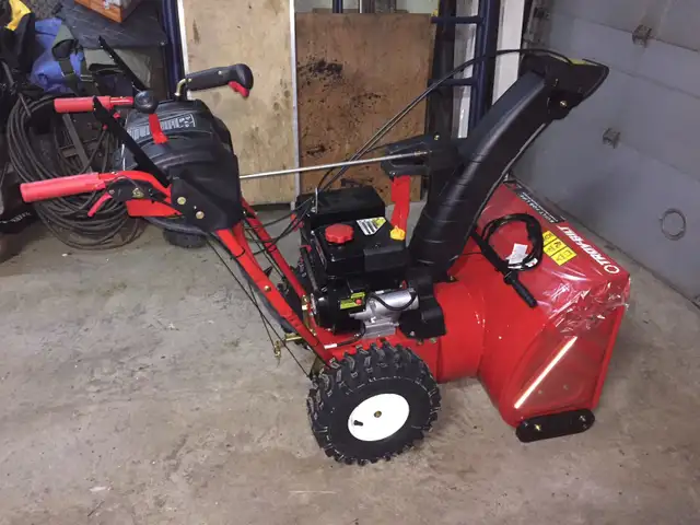 Troy-Bilt Snowblower in Snowblowers in City of Montréal - Image 3