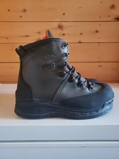Simms wading boots with felt soles Size 11. New never worn. $150 price firm. Pick up only in Tatamag...