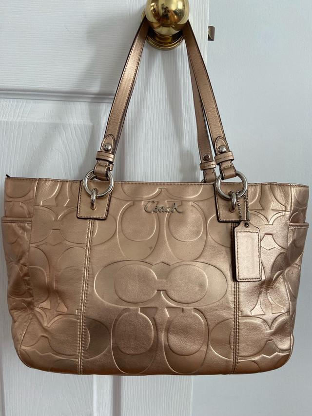 Authentic Coach purse used  in Women's - Bags & Wallets in Markham / York Region - Image 2
