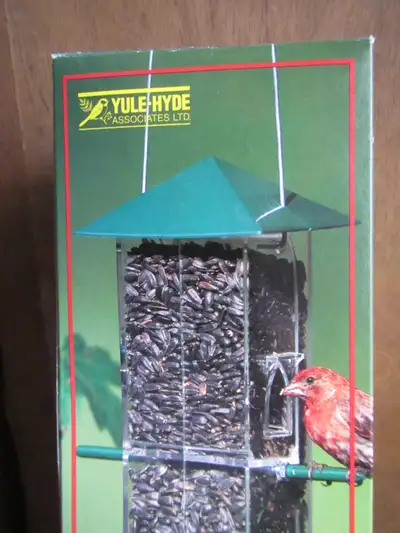 Yule-Hyde 'Crafty Canadian' Bird Feeder (NEW), View more