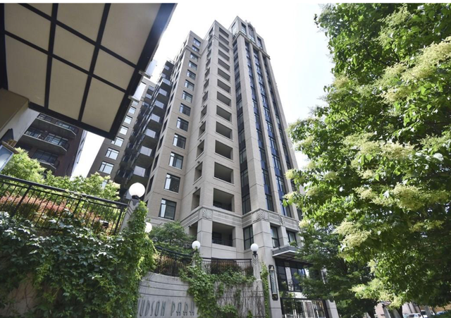 sunny and spacious 2-bdr +den 2-bath at Hudson Park