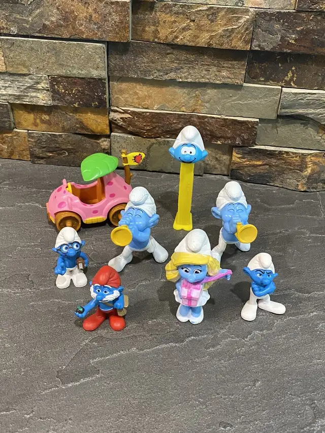 Assorted Smurf Figurines ~ Smurfettes Car,  3 Schleich figures