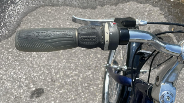 Specialized - Expedition - pour femme dans Randonnée, ville et hybrides  à Laval/Rive Nord - Image 3
