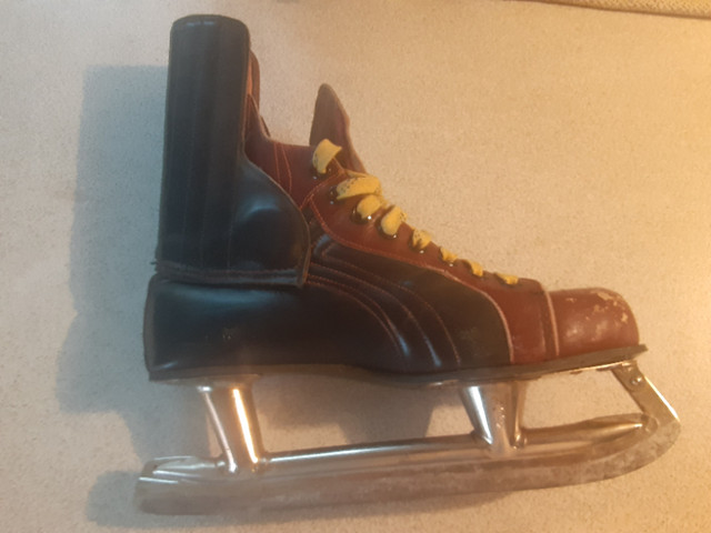 PAIRE DE PATINS DE HOCKEY CCM VINTAGES ANNÉES 40-50 dans Art et objets de collection  à Laval/Rive Nord - Image 3