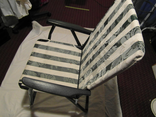 Folding Chairs , beach umbrella in Patio & Garden Furniture in Stratford - Image 3