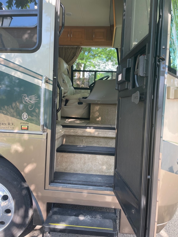 38" cross country SE, class A motorhome RVs & Motorhomes Kelowna