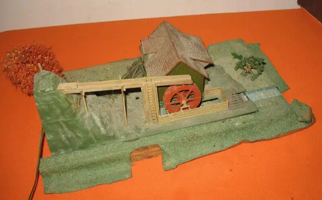 HO Scale Train  Lumber Station-Waterwheel Life Like Building in Hobbies & Crafts in Edmonton - Image 4