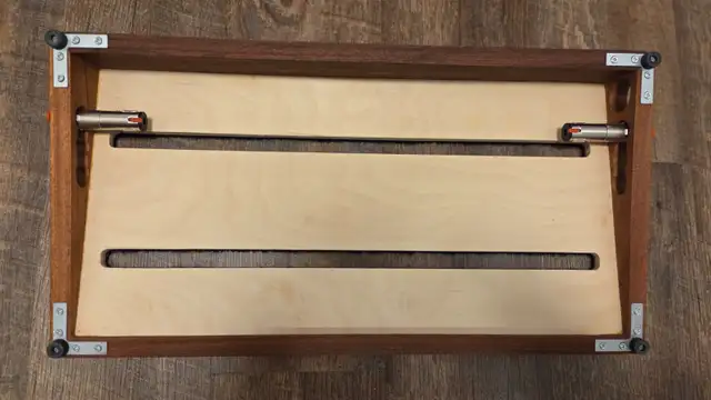 Ruach Foxy Lady Size 3 Large Wood Pedal board and Case in Amps & Pedals in City of Toronto - Image 8