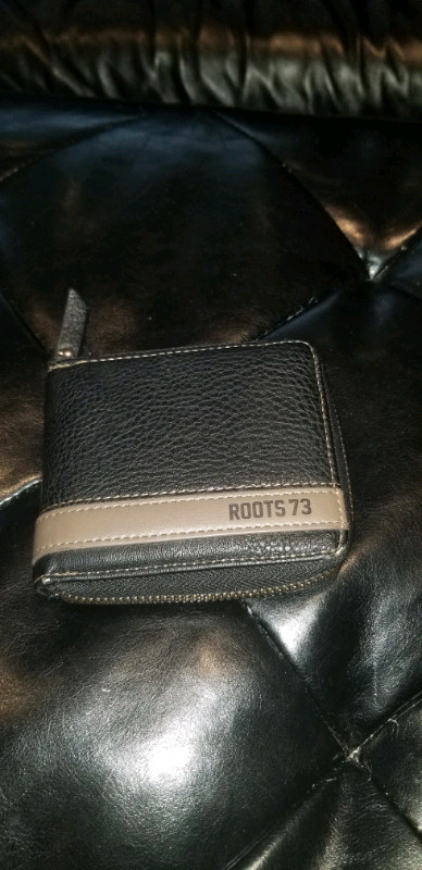 Roots men wallet in Men's in City of Toronto