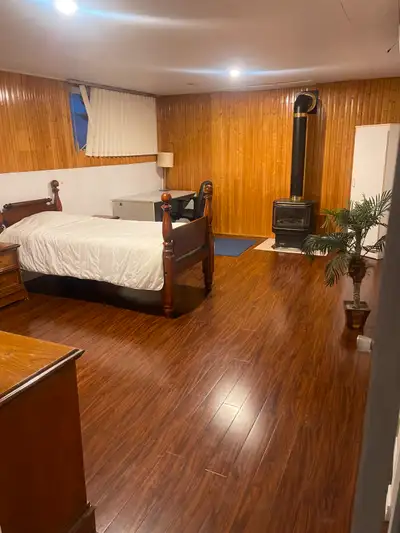 BOUCHERVILLE.-CHAMBRE À LOUER