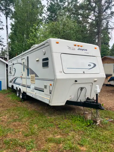 1999 Jayco trailer, bumper pull, 31 ft, with one 13ft slide, fridge, stove, a/c works, needs water h...