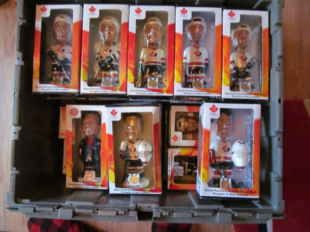 BOBBLE HEAD TEAM CANADA 2002 OLYMPIQUE OLYMPICS BOBBLE HEADS in Arts & Collectibles in Laurentides