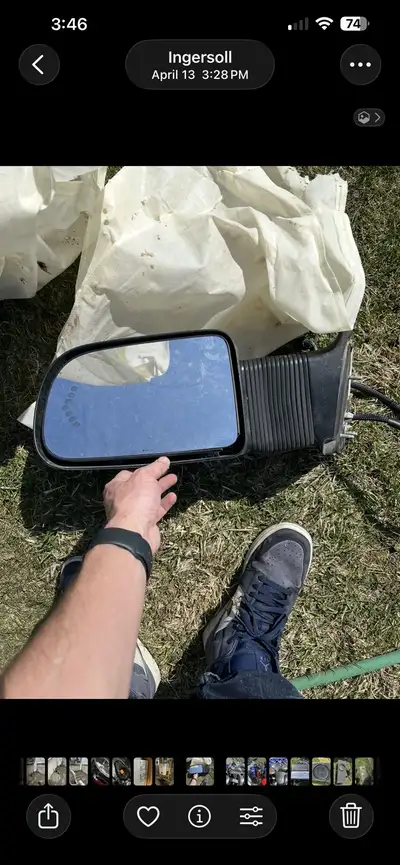 Selling a set of power extending mirrors that came off a 2005 Silverado 2500. All in proper working...
