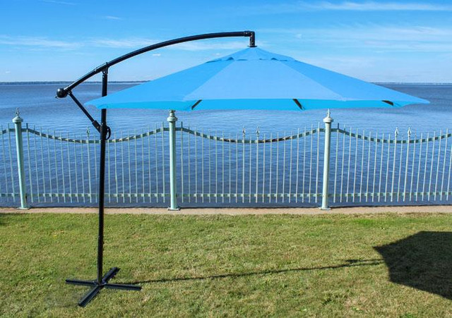 Parasol jardin octogonal 10 pieds bleu décentré Patio Umbrella dans Jouets et jeux  à Ouest de l’Île - Image 3