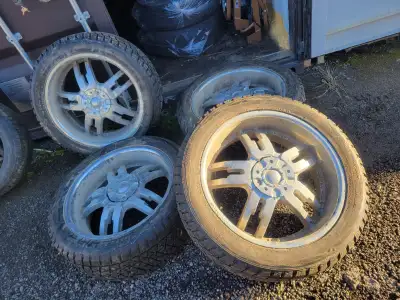 Starr 958 chrome rims, need refinishing but cime with center caps. 6x139.7 or 6x5.5 bolt pattern. Us...