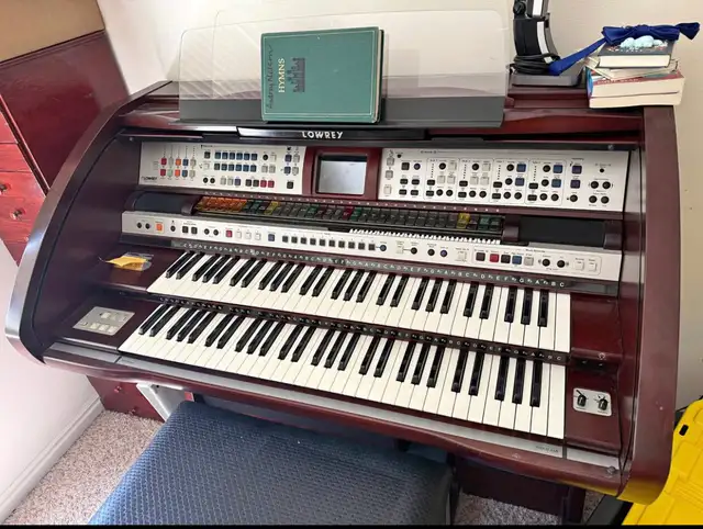 THE LOWREY RIALTO! AN ORGAN TO MAKE YOU DREAM! DELIVERY