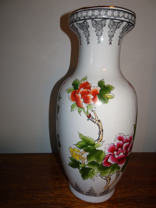 VINTAGE LARGE ORIENTAL VASE, dans Art et objets de collection  à Ville de Montréal - Image 3