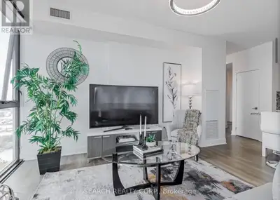 Luxurious modern condo unit for rent right in the prime location of Vaughan. Spacious 2 bed + den, 2...