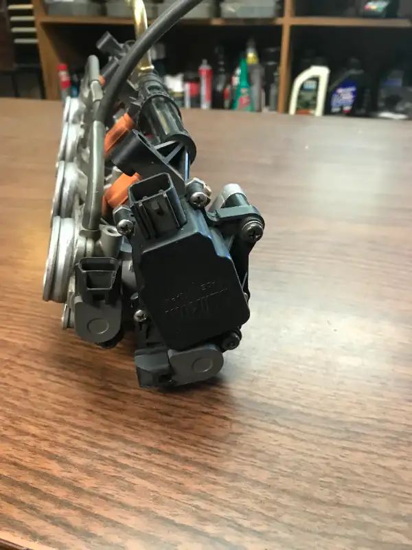 ****THROTTLE BODY GSXR600 2004**** in Motorcycle Parts & Accessories in Saskatoon - Image 4