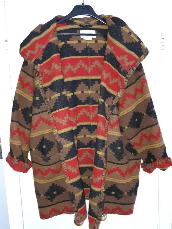 Manteau laine Holt Renfrew wool coat in Women's - Tops & Outerwear in City of Montréal - Image 6