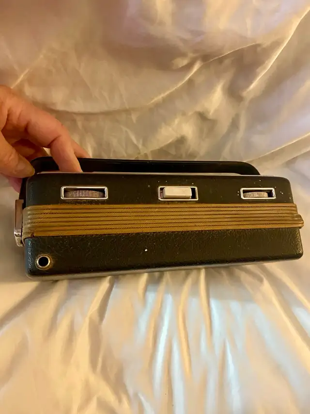 Vintage Nordmende Stradella Transistor Radio Germany Radio As Is in General Electronics in Oshawa / Durham Region - Image 4