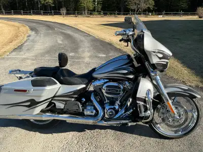 Harley Davidson street glide 2015 cvo 117000km excellent condition 4033220584