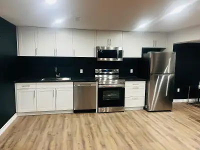 ALL-INCLUSIVE | FULLY FURNISHED MODERN SUITE | Available June 1 Step into a beautifully designed, mo...