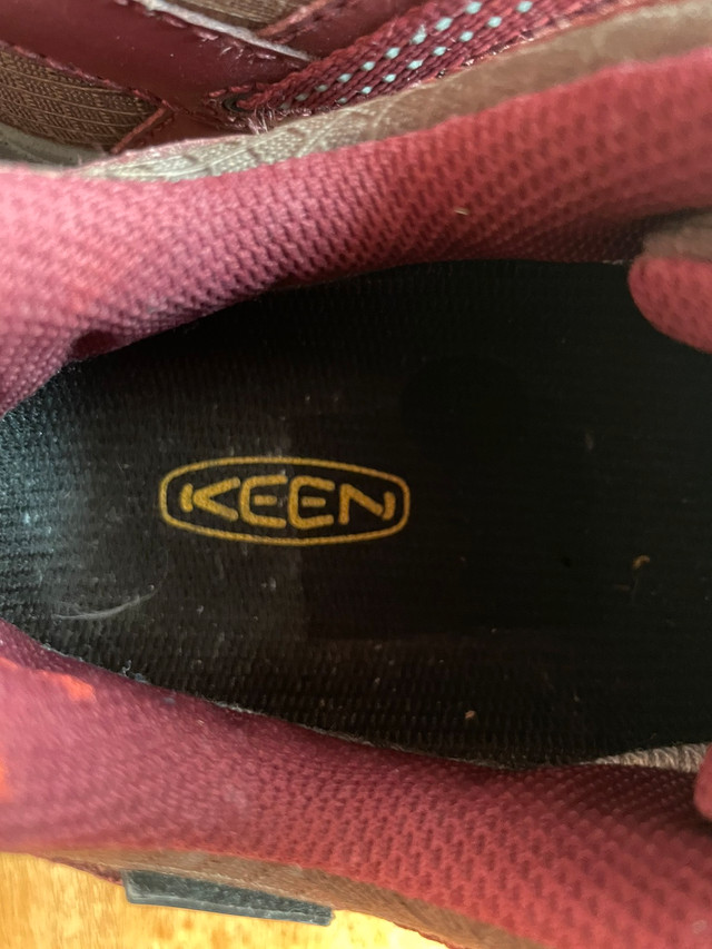 New KEEN Hiking & Safety Shoes. in Women's - Shoes in Kingston - Image 4