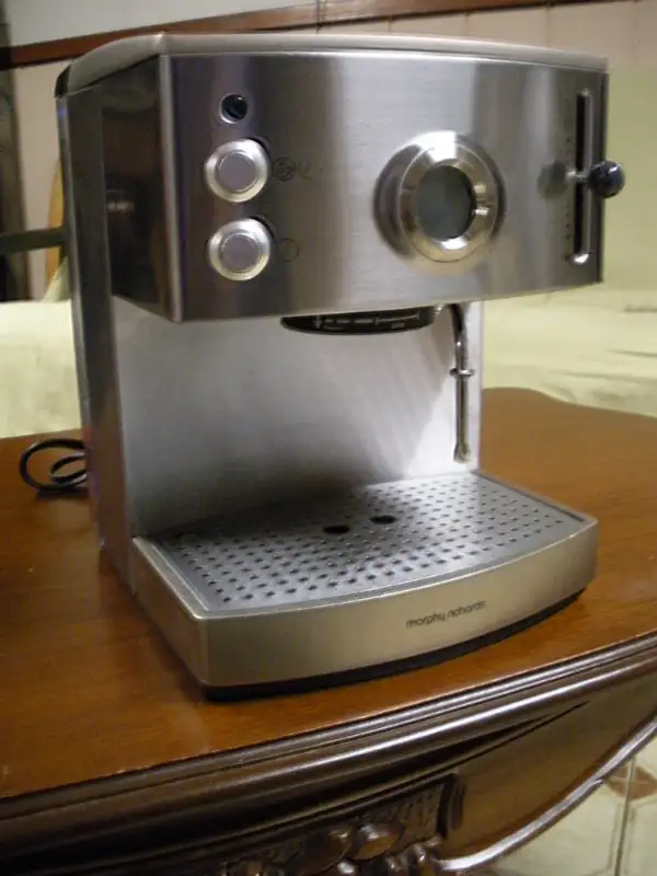 Stainless Steel  or Red Morphy Richard Espresso Machine in Coffee Makers in Stratford - Image 9