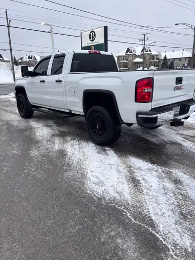 BAISSE DE PRIX,FERMETURE D'ENTREPRISE! À QUI LA CHANCE!! GMC Sierra 2500 hd 2019 v8 6.0 a essence, 4...