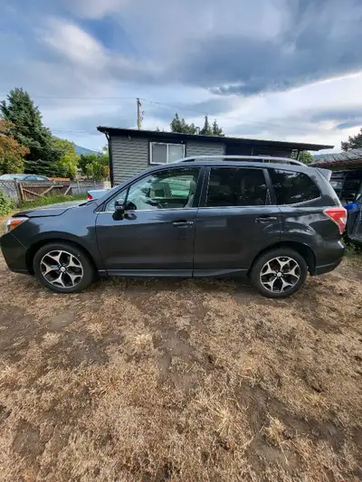 2015 subaru Forrester xt 5 door loaded with Navigation n leather n roof ,new battery, brakes n trann...