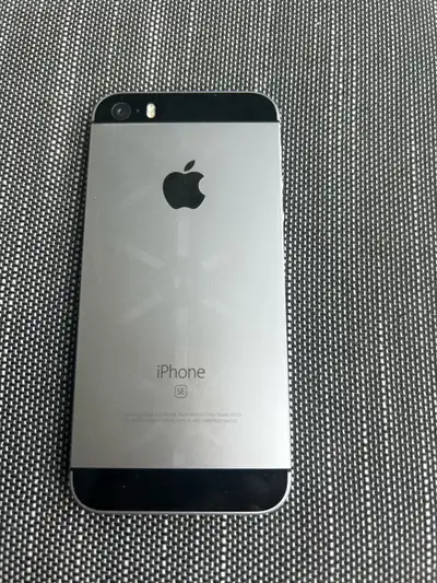 Apple iPhone SE 32 Go, View more