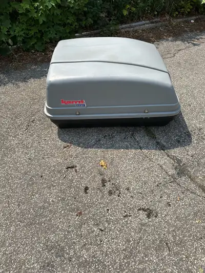 Declutter your car with this used Karri-Vue roof box, the perfect solution for extra storage on road...
