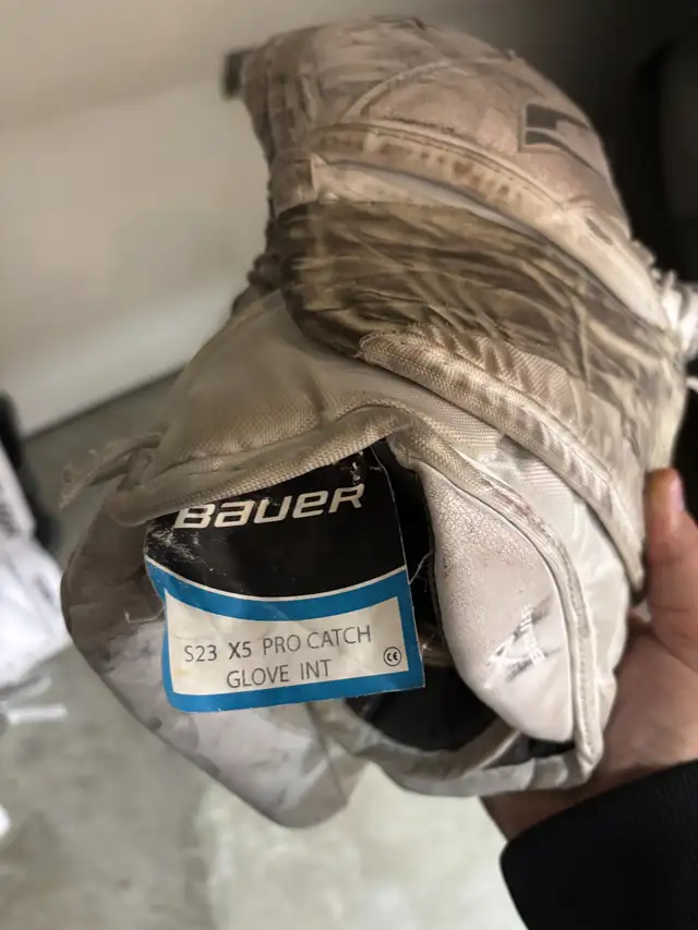 Bauer Goalie Pads, Glove and Blocker INT in Hockey in Calgary - Image 11