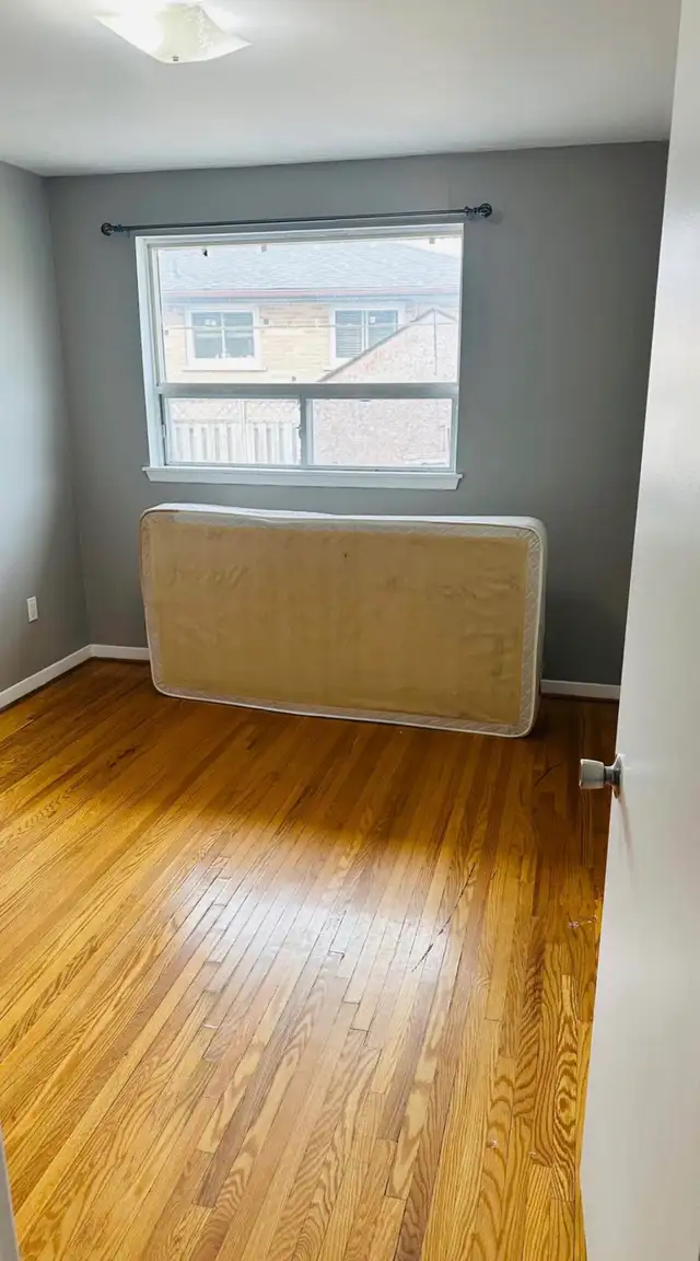 room for rent . private room and  sharing  room in Room Rentals & Roommates in Mississauga / Peel Region - Image 11