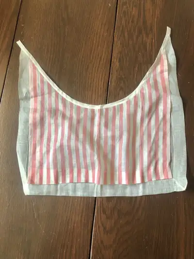 So pretty! Part of a large antique group of linens. Pick up in Marda Loop. Thanks! Most of the listi...